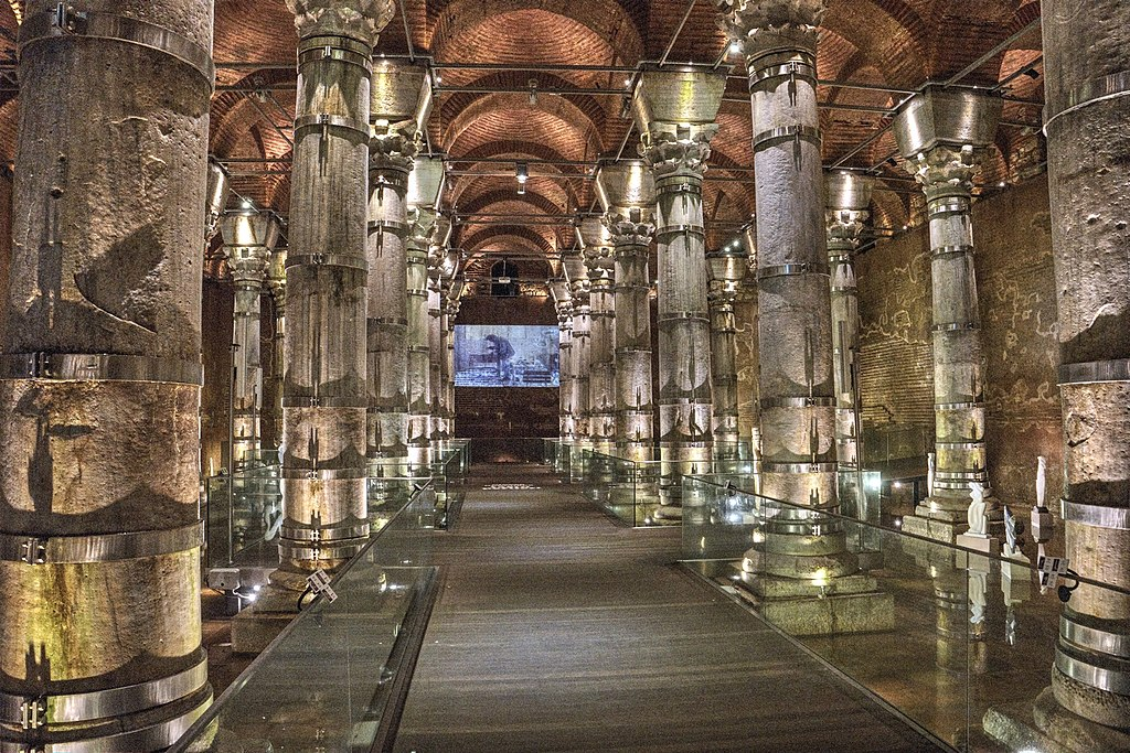 Cột và hầm trong những công trình byzantine