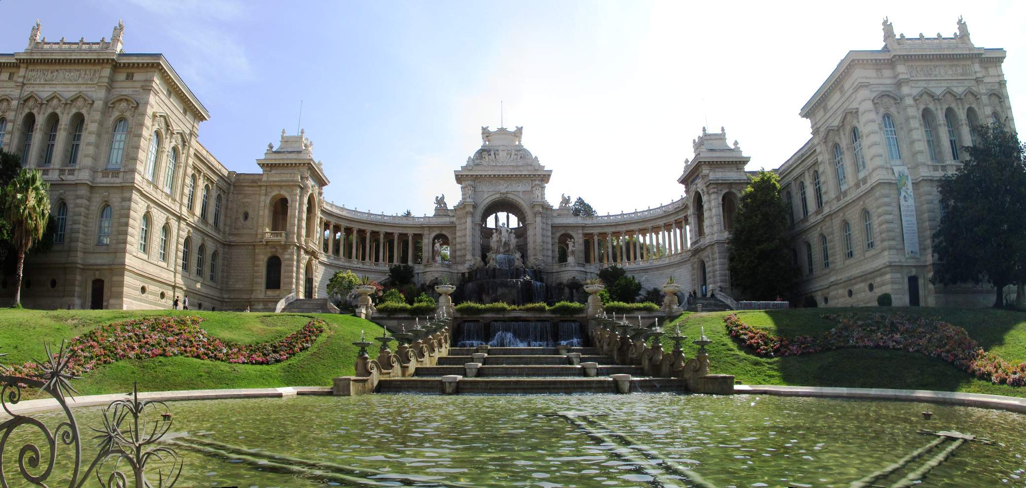 lâu đài nước Palais Longchamps