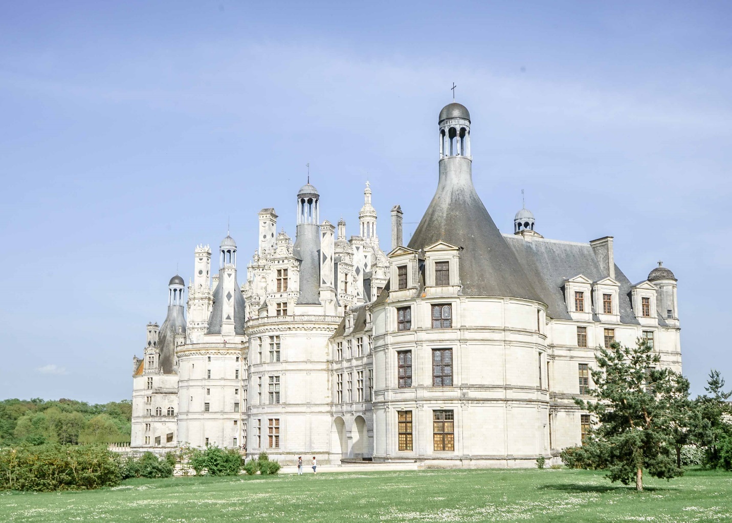 Lâu đài Chambord có hơn 400 phòng và 28 cầu thang.