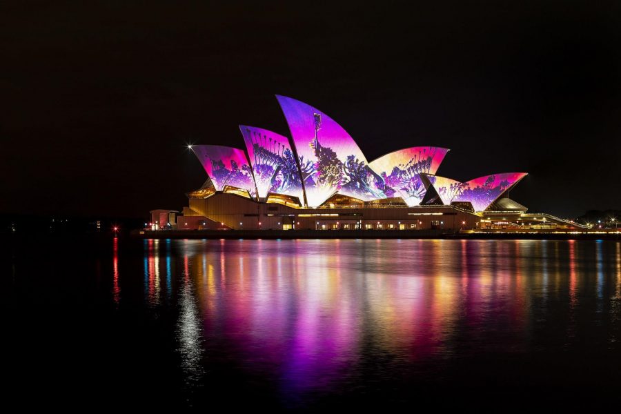 Ngoài chức năng là nhà hát, Sydney Opera House cũng là nơi tổ chức đám cưới, tiệc, hội nghị và biểu diễn nghệ thuật nổi tiếng nhất thế giới