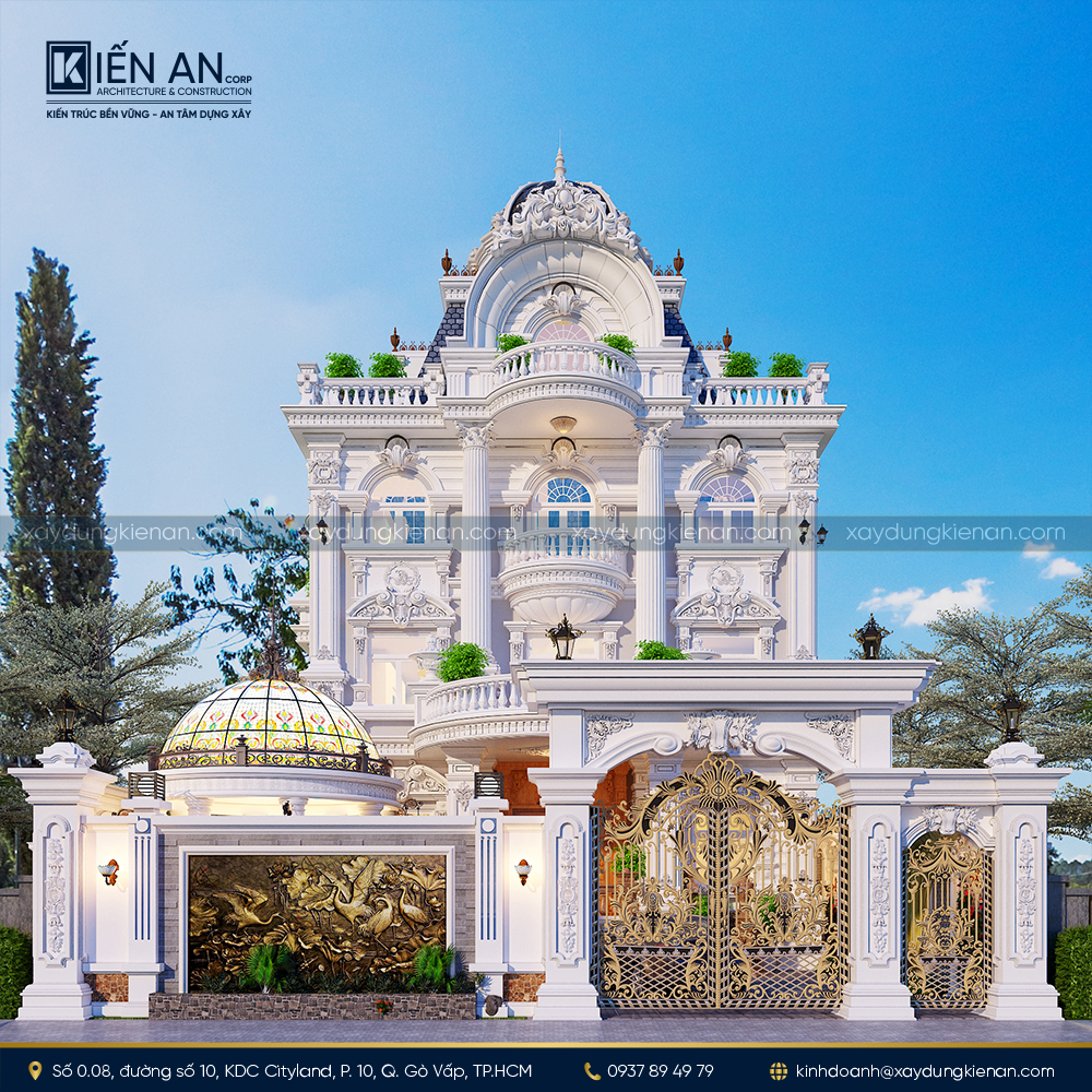 Mẫu tường rào biệt thự cổ điển châu Âu với cổng sắt mỹ thuật hoa văn tinh xảo, thể hiện sự sang trọng và bề thế.