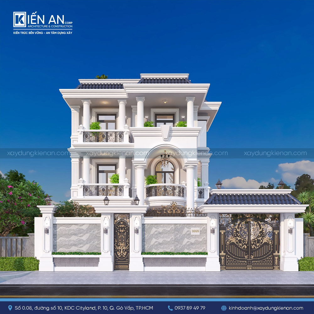 Mẫu tường rào biệt thự tân cổ điển kết hợp cổng nhôm đúc và cột trụ vững chãi, hài hòa với kiến trúc ngôi nhà.