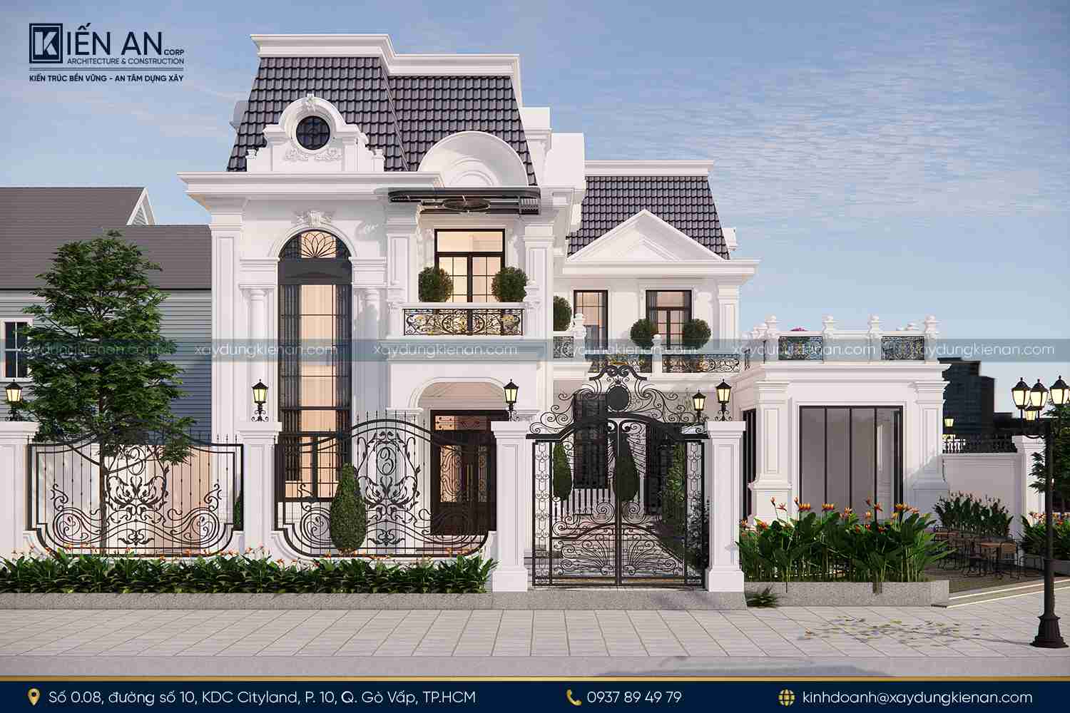 Mặt tiền biệt thự tân cổ điển sang trọng của anh Cường – chị Trúc tại Bình Dương, với hệ cột Corinthian, phù điêu tinh xảo và màu sắc trắng kem thanh lịch.